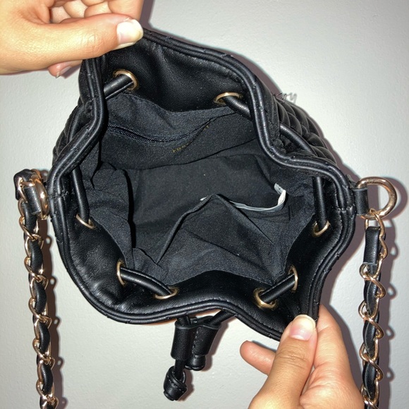 Small Gold Chain Bag - Picture 4 of 4